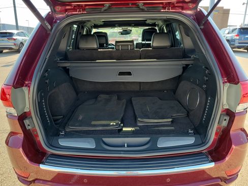 Used 2019 Jeep Grand Cherokee Overland AWD/4WD image 7