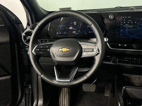 Used 2025 Chevrolet Equinox LT w/ Safety and Technology Package image 12