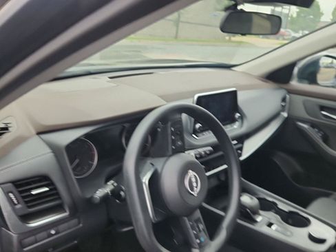 Used 2023 Nissan Rogue SV AWD/4WD image 10