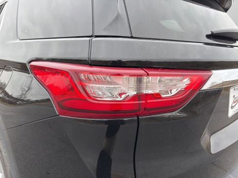 Used 2021 Chevrolet Traverse LT image 31