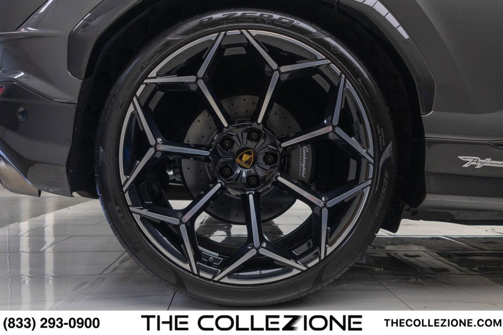 Used 2023 Lamborghini Urus Performante AWD/4WD image 32