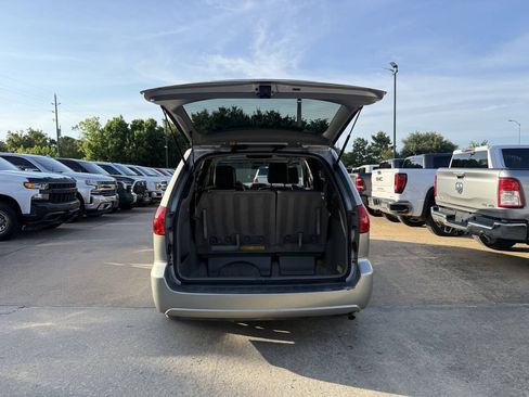 Used 2009 Toyota Sienna XLE FWD image 37