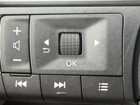 Used 2025 Nissan Pathfinder SV AWD/4WD image 24