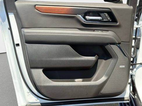 New 2026 GMC Yukon XL Denali w/ Denali Reserve Package AWD/4WD image 11