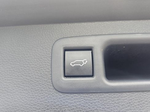 Used 2023 Toyota Highlander LE FWD image 28