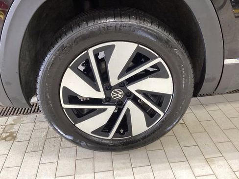 Used 2025 Volkswagen Atlas SEL image 21