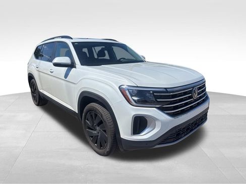Used 2026 Volkswagen Atlas SE w/ Panoramic Sunroof Package FWD image 4