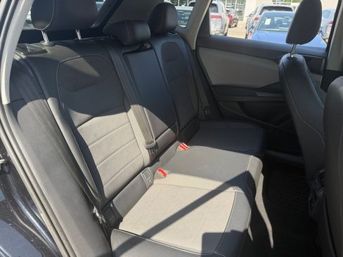 Used 2022 Volkswagen Taos SE FWD image 29