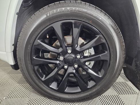 Used 2019 Jeep Grand Cherokee Altitude RWD image 9