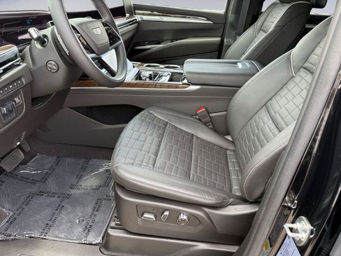 Used 2025 Cadillac Escalade Sport Platinum w/ LPO, Floor Liner Package AWD/4WD image 11