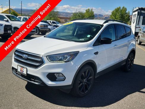 Used 2018 Ford Escape SE w/ SE Sport Appearance Package AWD/4WD image 4