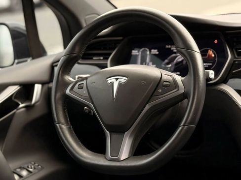 Used 2018 Tesla Model X 75D image 14