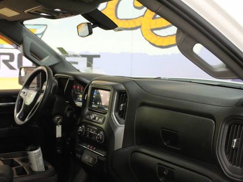 Used 2019 Chevrolet Silverado 1500 Custom w/ Custom Convenience Package AWD/4WD image 12