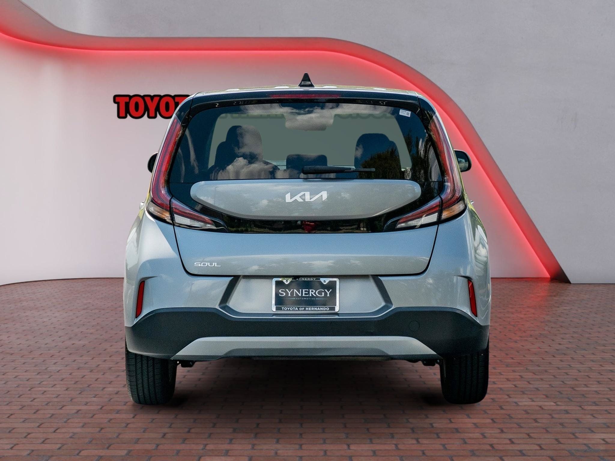 Used 2023 Kia Soul LX w/ LX Technology Package FWD image 7