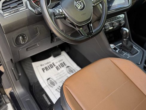 Used 2019 Volkswagen Tiguan SE w/ Panoramic Sunroof Package image 10