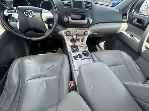 Used 2011 Toyota Highlander SE w/ Tow Pkg AWD/4WD image 14