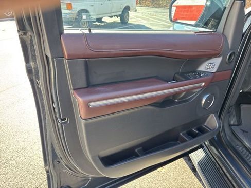 Used 2024 Ford Expedition Max Limited image 12