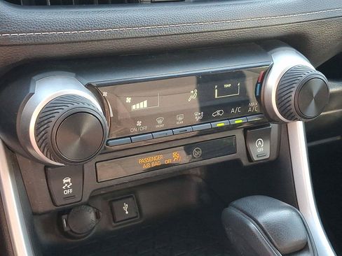Used 2020 Toyota RAV4 LE w/ All Weather Liner Package AWD/4WD image 16