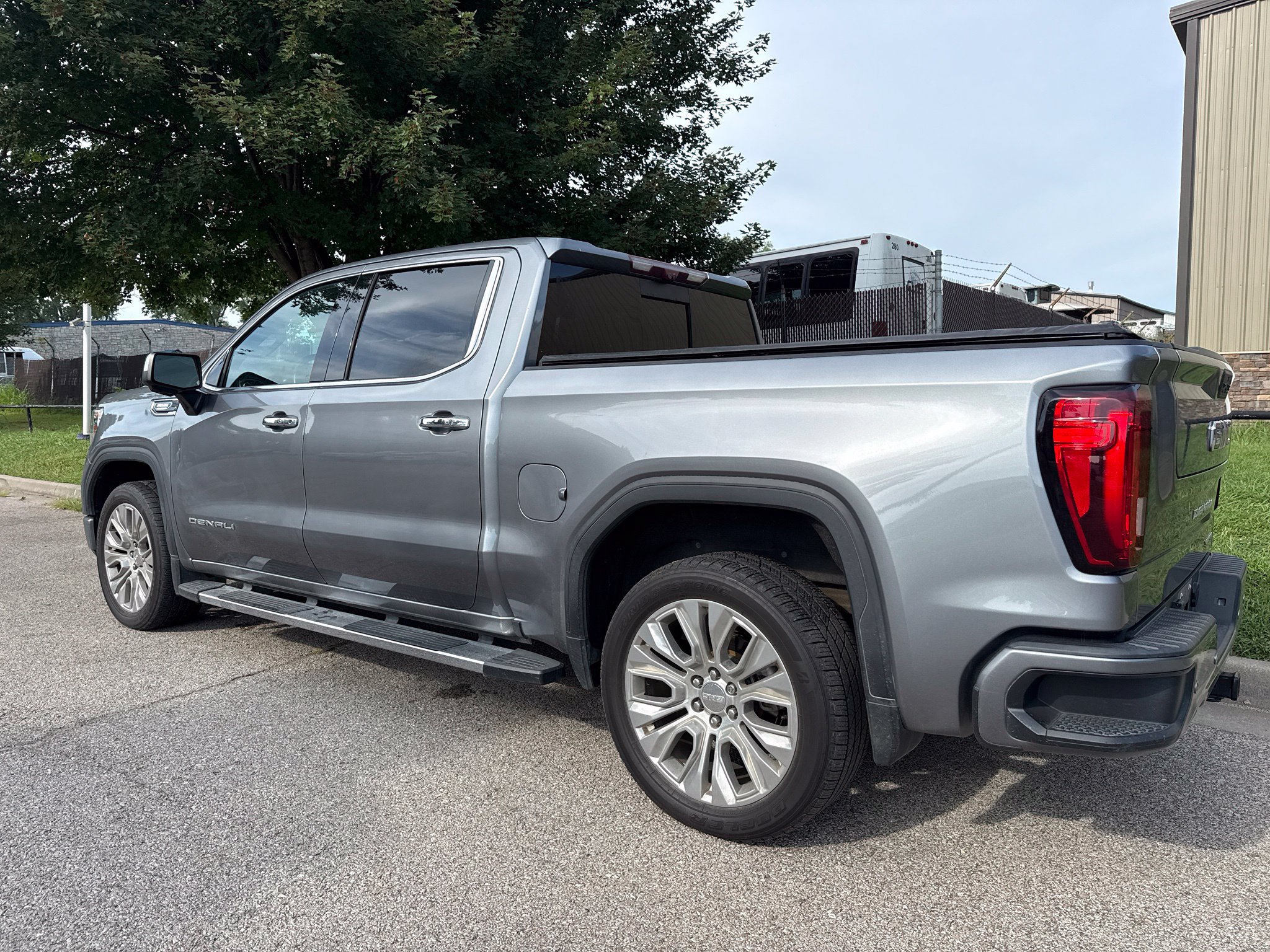Used 2020 GMC Sierra 1500 Denali w/ Denali Premium Package AWD/4WD image 5