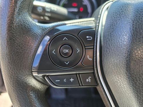 Used 2020 Toyota Camry LE FWD image 5
