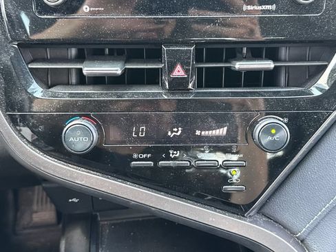 Used 2021 Toyota Camry SE FWD image 24
