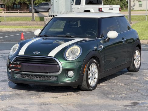 Used 2018 MINI Cooper 2-Door Hardtop w/ Sport Package FWD image 5