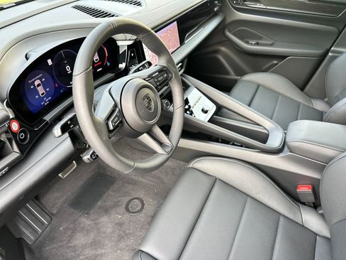 New 2025 Porsche Macan Turbo Electric image 4