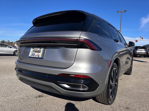 Used 2024 Lincoln Nautilus Reserve image 3