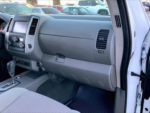 Used 2020 Nissan Frontier SV image 17