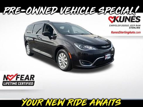 Used 2017 Chrysler Pacifica Touring-L image 1