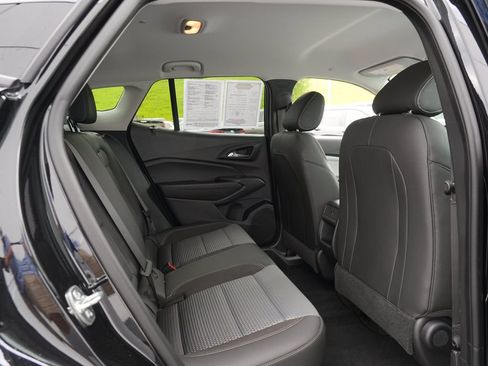 Certified 2025 Chevrolet Trax LT w/ LT Convenience Package FWD image 27