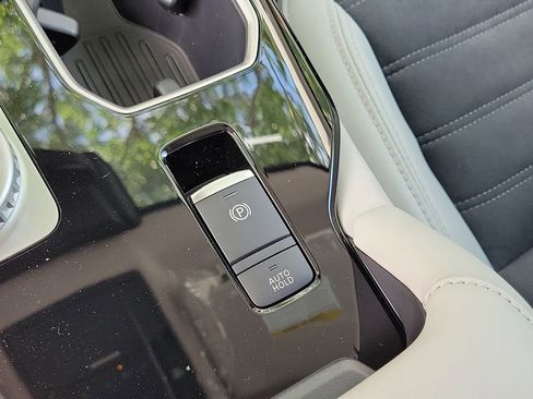 New 2025 Mitsubishi Outlander SE image 21