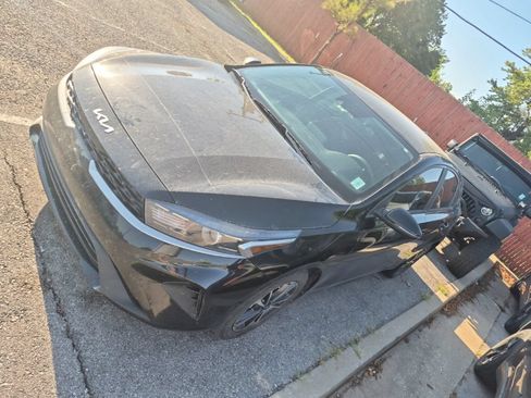 Used 2024 Kia Forte LXS w/ LXS Technology Package FWD image 3
