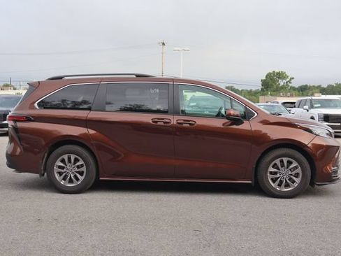 Used 2022 Toyota Sienna LE FWD image 8