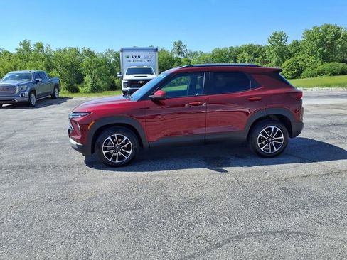 Used 2024 Chevrolet TrailBlazer LT w/ LT Cold Weather Package FWD image 32