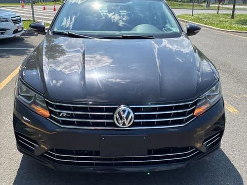 Used 2017 Volkswagen Passat 1.8T R-Line FWD image 10