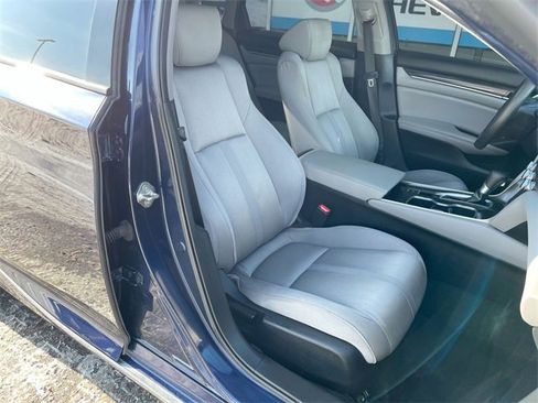 Used 2019 Honda Accord EX image 27