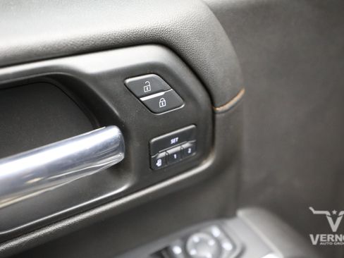 Used 2021 GMC Sierra 1500 AT4 w/ AT4 Preferred Package AWD/4WD image 17