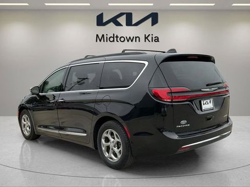 Used 2023 Chrysler Pacifica Limited FWD image 5