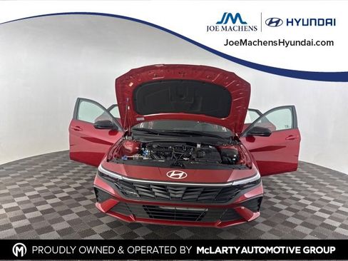 Certified 2025 Hyundai Elantra Sport image 12