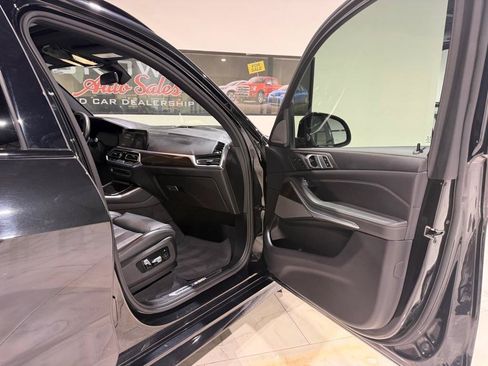 Used 2020 BMW X5 M50i w/ Premium Package AWD/4WD image 17