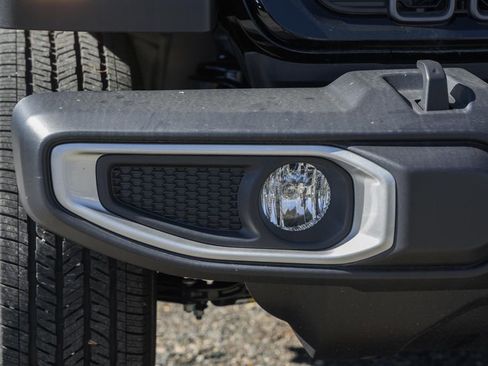 New 2025 Jeep Gladiator Sport w/ Premium Package image 13