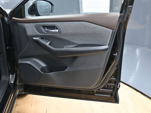 Used 2023 Nissan Rogue SV FWD image 34
