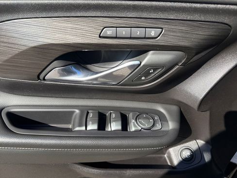 Used 2024 GMC Terrain SLT image 16