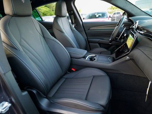 New 2025 Maserati Grecale GT image 36