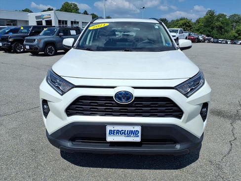 Used 2021 Toyota RAV4 XLE Premium AWD/4WD image 9