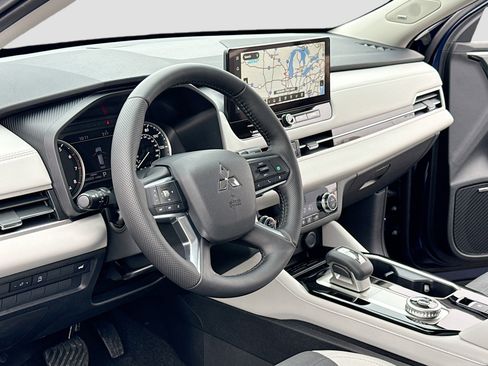 New 2026 Mitsubishi Outlander SE image 4