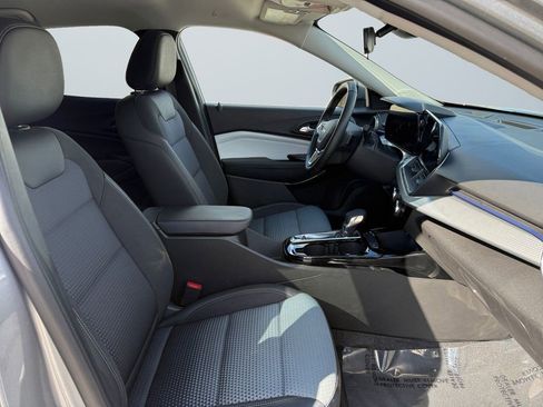 Certified 2025 Chevrolet Trax LT w/ Driver Confidence Package FWD image 13