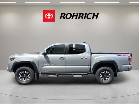 Used 2021 Toyota Tacoma TRD Off-Road w/ Technology Package AWD/4WD image 9