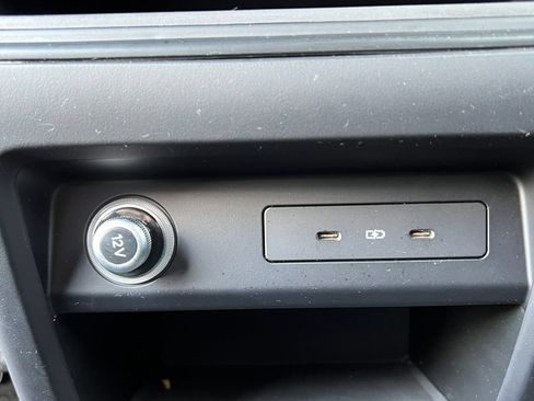 Used 2025 Porsche Cayenne AWD/4WD image 35